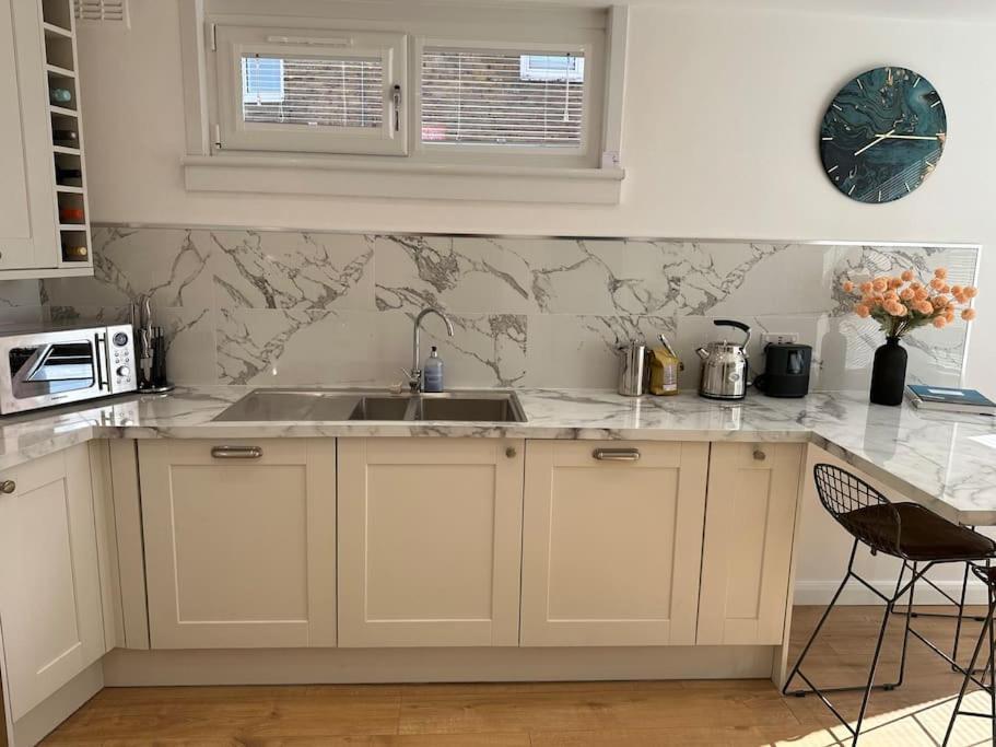 Stylish, Smart & Fun 4 Bed Home London Kültér fotó