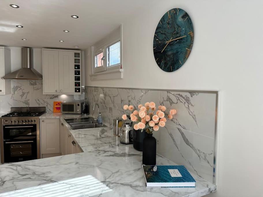 Stylish, Smart & Fun 4 Bed Home London Kültér fotó